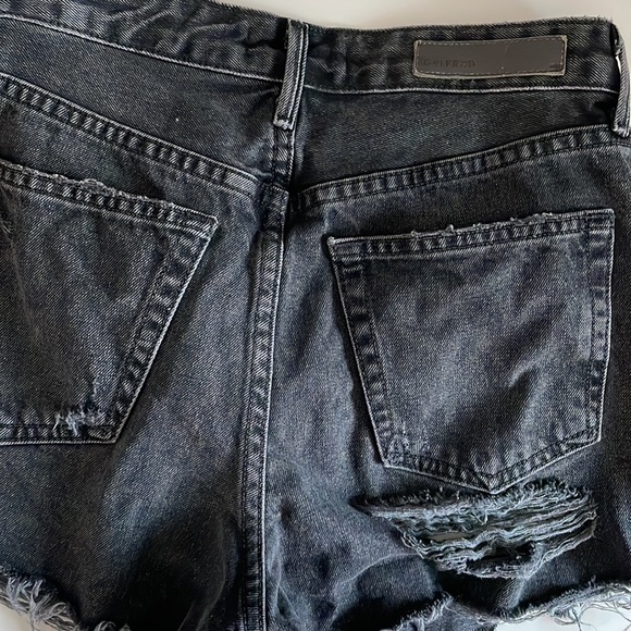 GRLFRND Helena Short - Picture 3 of 4